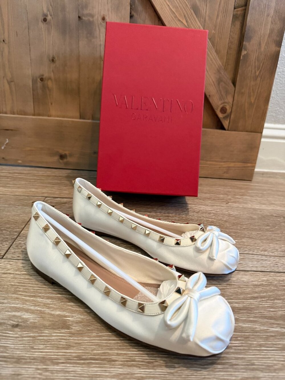 Valentino Garavani  Rockstud Ballerina Flat Ivory Satin Size 40